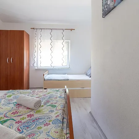 Luka Lucica Apartment Vir Exterior photo