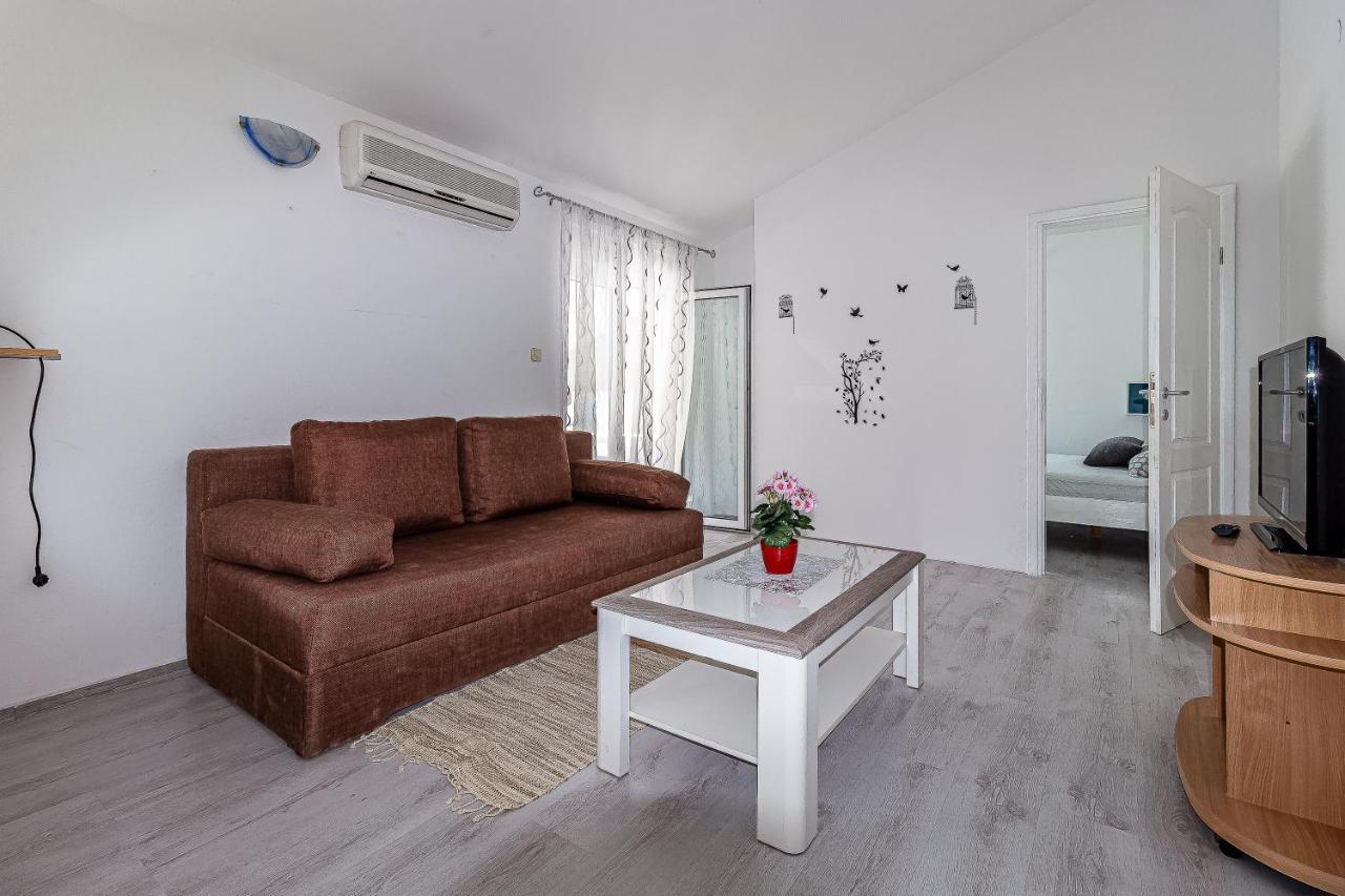 Apartment Luka Lucica *