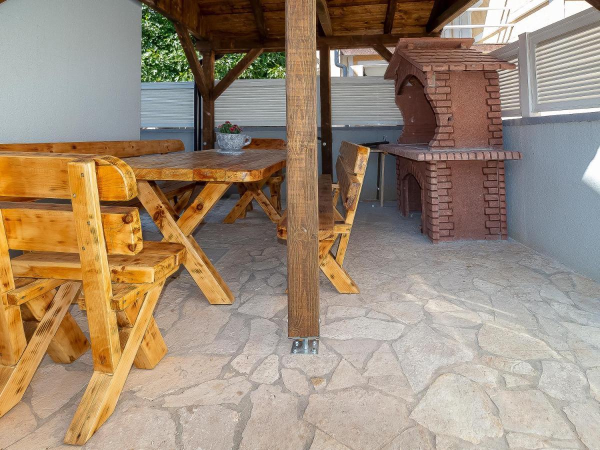 Apartment Luka Lucica Vir